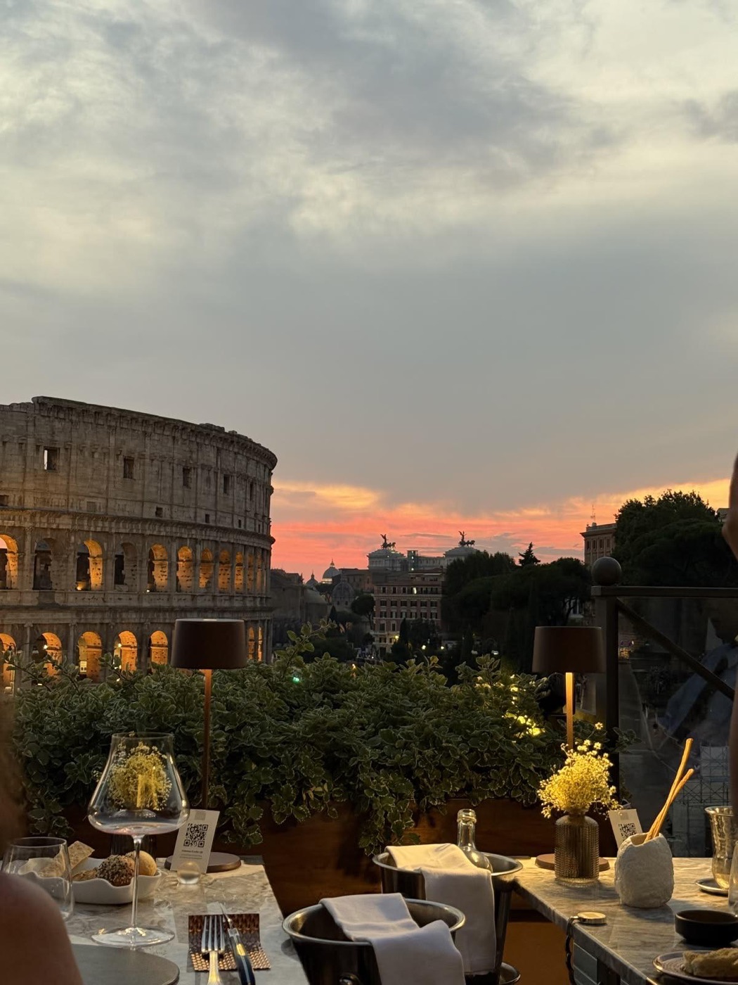 Cena con vista sul Colosseo al tramonto